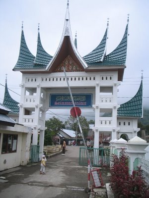 Gerbang depan perguruan Thawalib